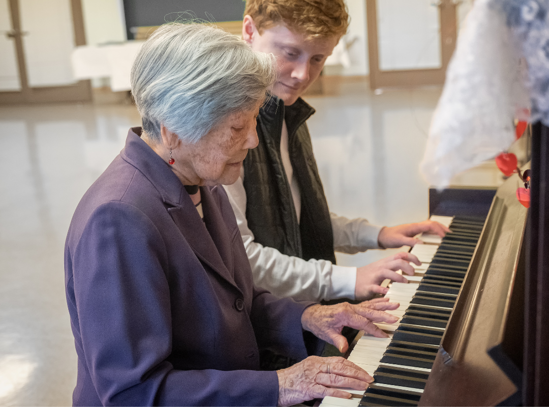 Music Therapy for Seniors: How Songs Support Mood and Memory